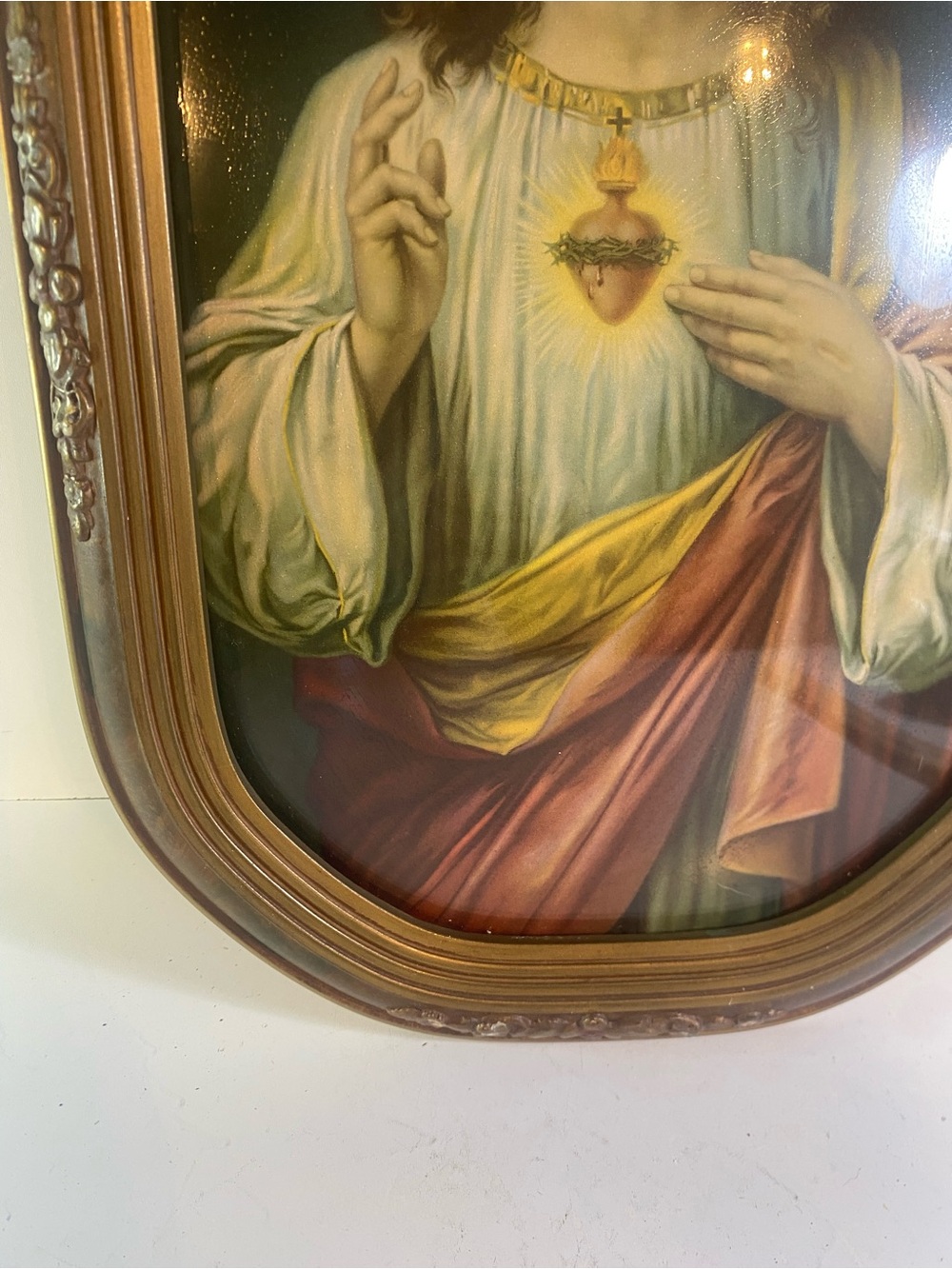 Vintage Lithograph Of The Sacred Heart Of Jesus Oval Frame Gesso Detail 12”x18” - Picture 5 of 16